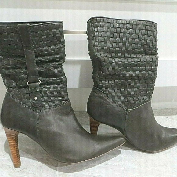( SALE ) NANA VTG. BLACK MID CALF BOOTS - Picture 4 of 7